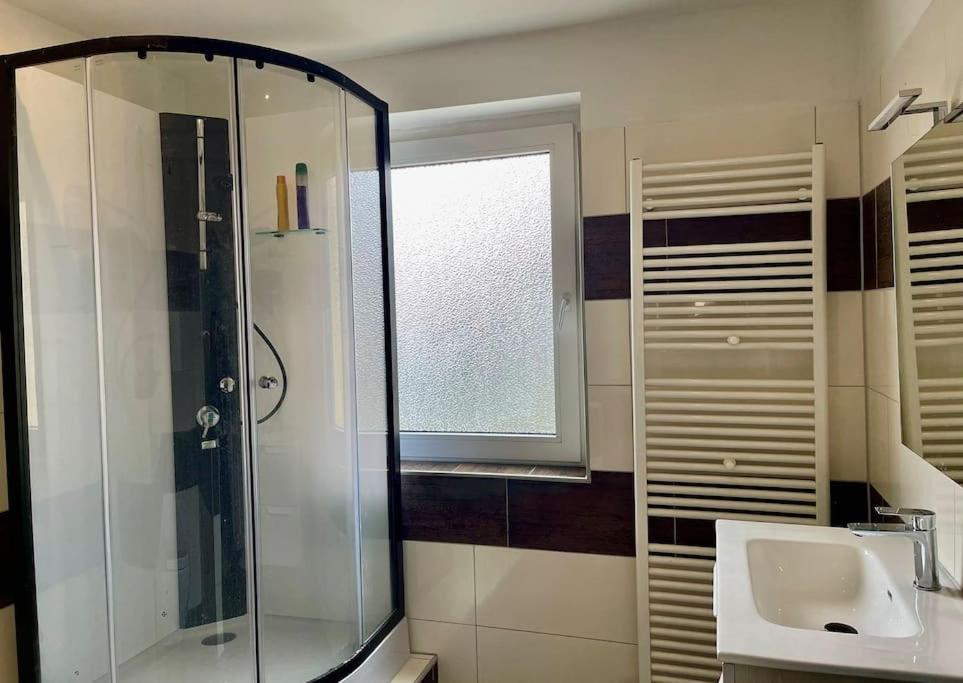 Duesseldorf Messe And Airport, 2-Bedroom Apartment With Kitchen And Garden Duisburg Buitenkant foto